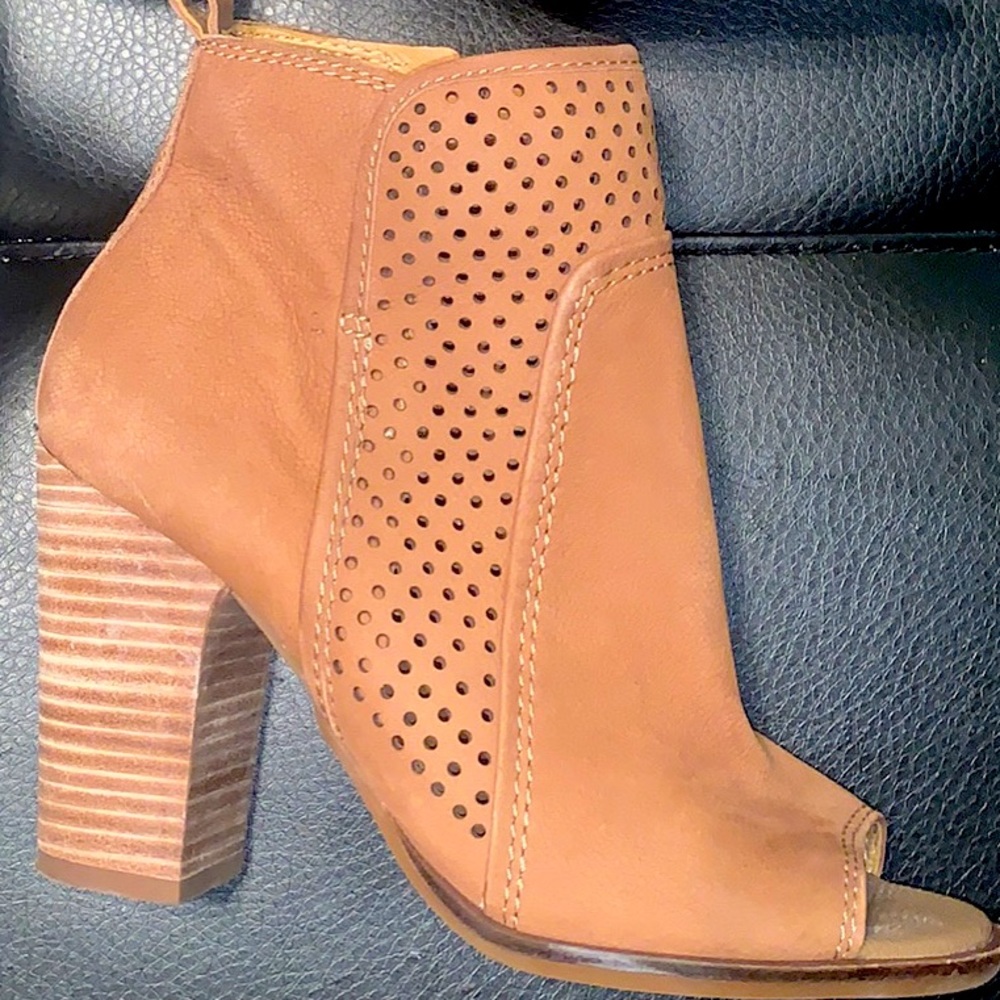 Lucky brand size 7.5 tan leather booties